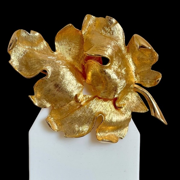 Judy Lee Jewelry - Vintage Signed Judy Lee Triple Oak Leaf Goldtone Brooch